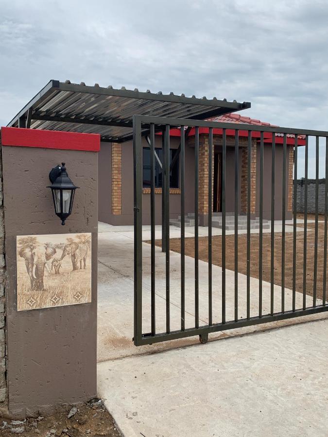 Elephant House, 2 Bedroom House, Next To Pilanesberg And Sun City Mogwase Exteriör bild