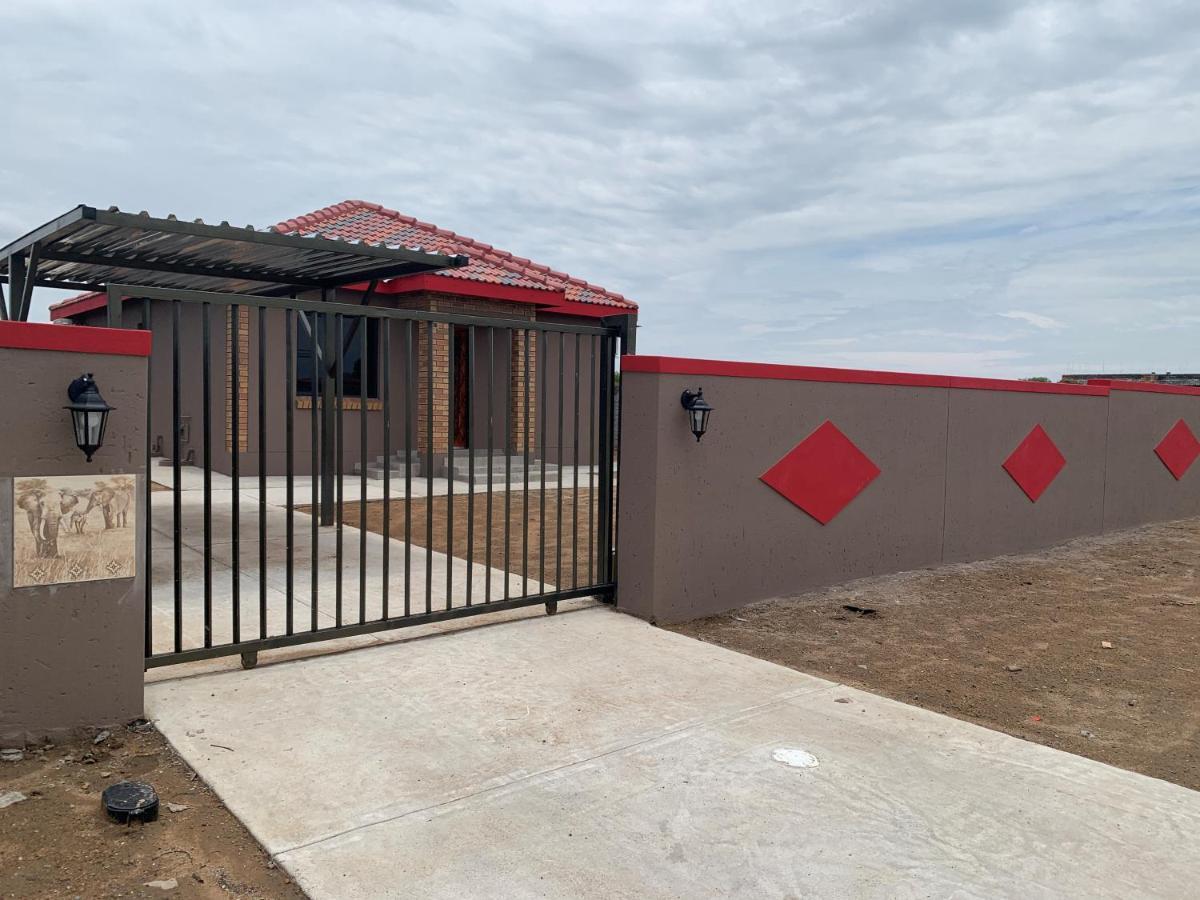 Elephant House, 2 Bedroom House, Next To Pilanesberg And Sun City Mogwase Exteriör bild