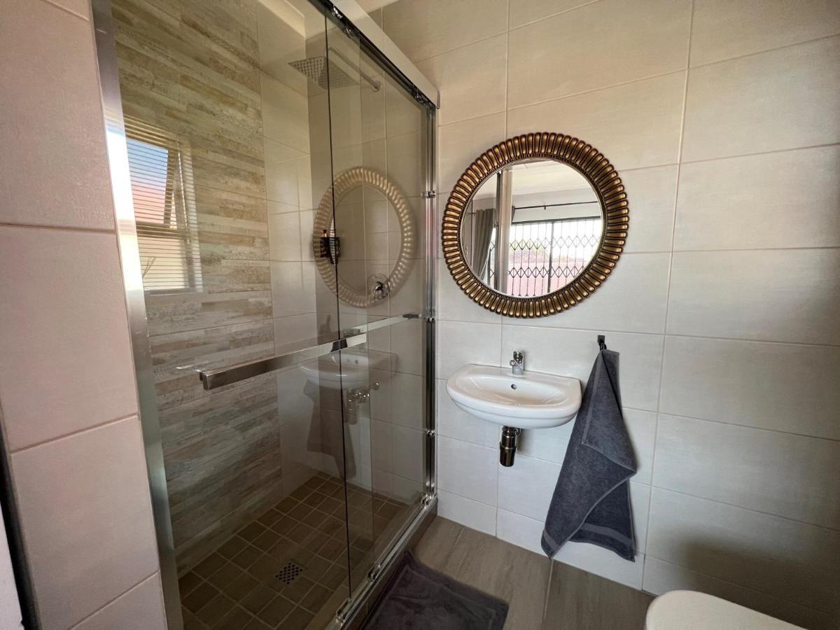 Elephant House, 2 Bedroom House, Next To Pilanesberg And Sun City Mogwase Exteriör bild